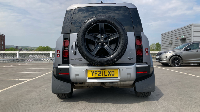 Land Rover Defender 3.0 D300 HSE 110 5dr Auto Diesel Estate